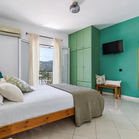 Theros Skopelos Town